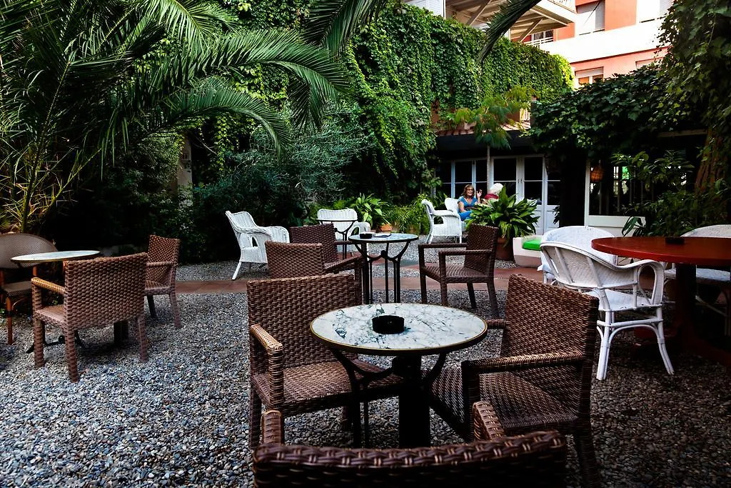 Hotel Vostra Llar パラモス 3*,