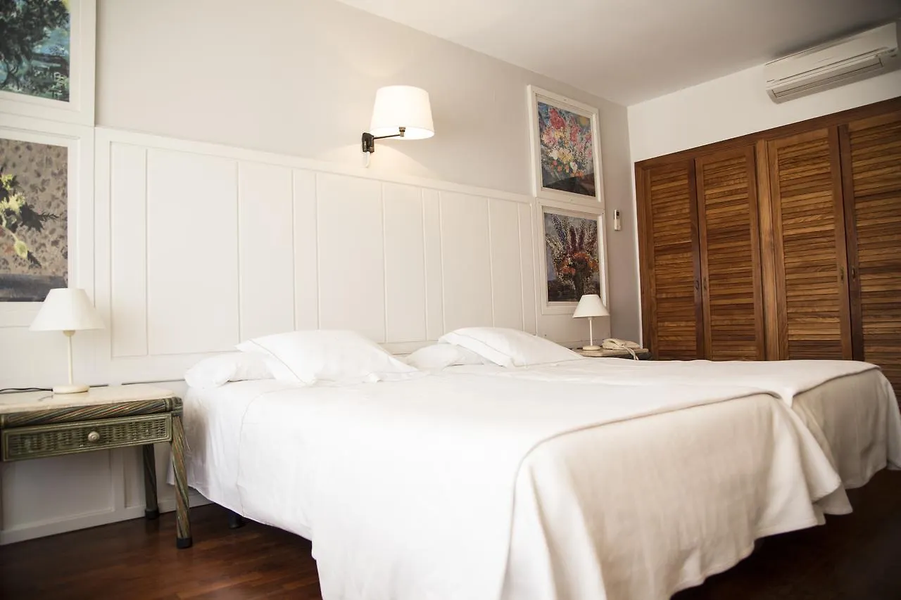 Hotel Vostra Llar パラモス 3*,